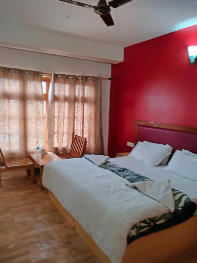 TSASKAN hotel Leh Bagian luar foto