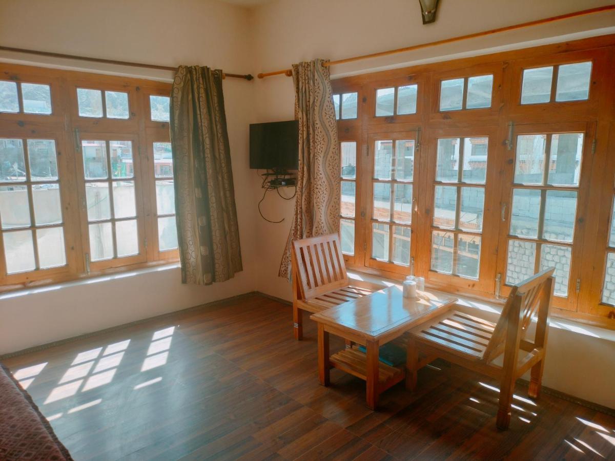 TSASKAN hotel Leh Bagian luar foto
