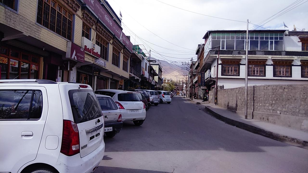 TSASKAN hotel Leh Bagian luar foto